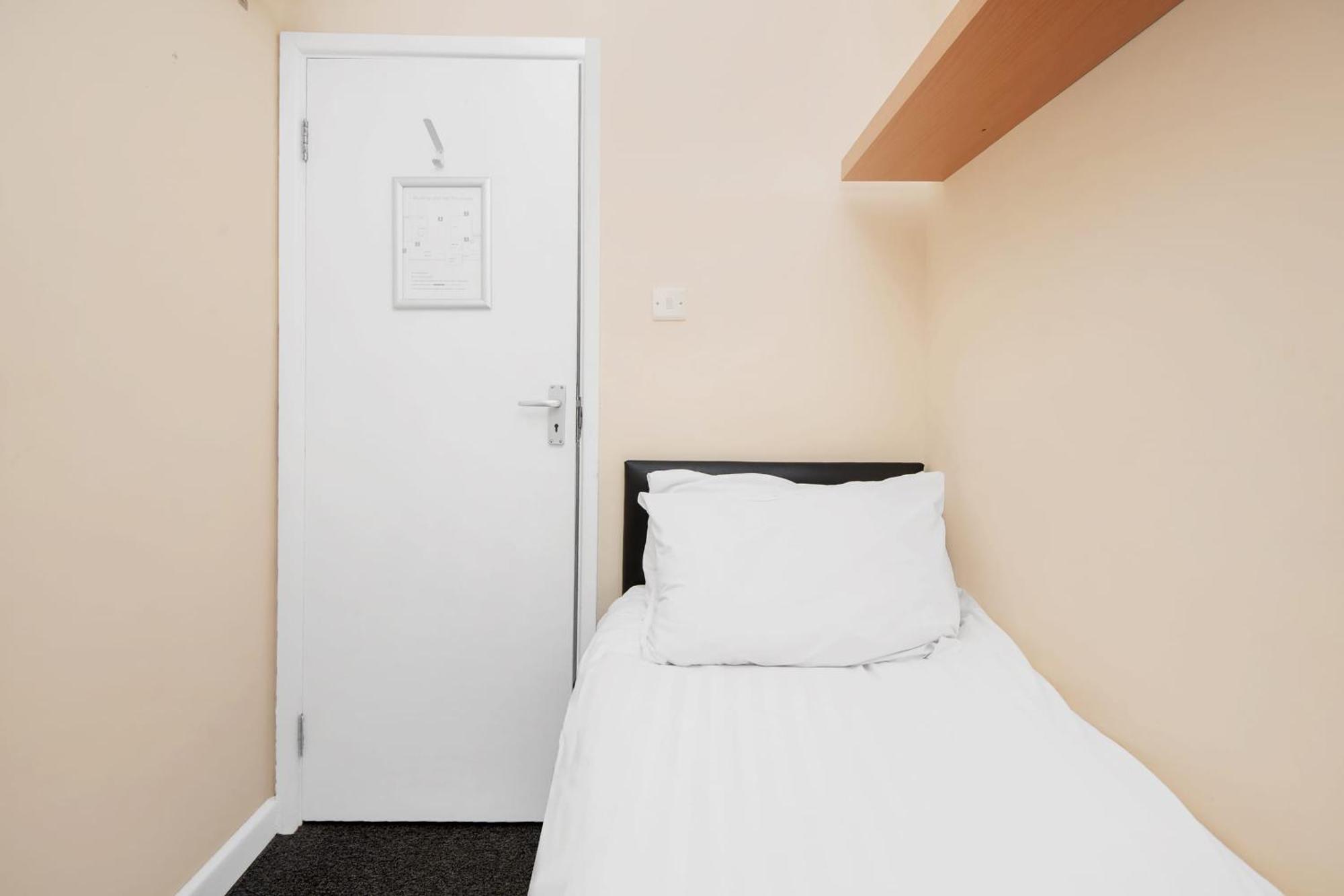 Chris'S Motel Стокенчерч Екстер'єр фото